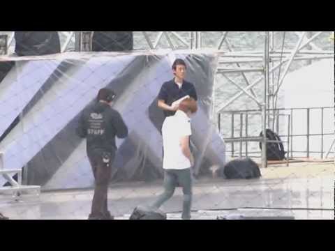 [FC] 121123 Cute Onew put your hands up Hyper Minho + Jong rush up to KEY :P Rehearsal RDD Remix