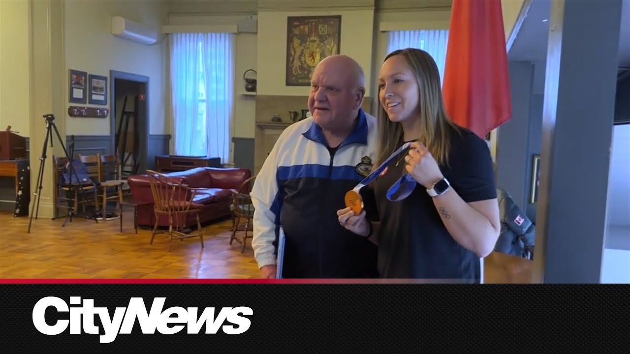 Olympian Rachel Homan holds book signing in Montreal