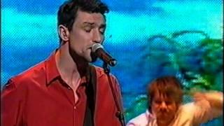 Something for Kate at the Arias 2003 (Déjà vu live performance and interview)