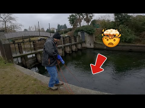 Non DOVEVO avvicinarmi alla CHIUSA... guardate cosa c'era sott'acqua! 🌧️