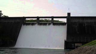 preview picture of video 'More Norris Dam from the River'