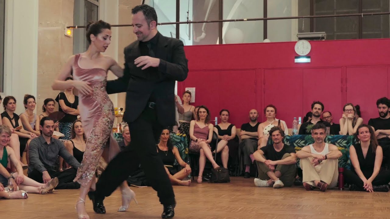 Video thumbnail for Francesca Sutera and Giovanni Eredia - Madrecita