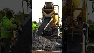 Download lagu Concrete Mixer Truck at Work~Truk Molen Ngecor mp3