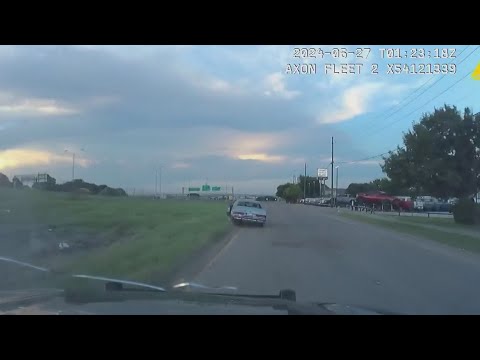 High-speed chase, shootout with police in North Texas: Video