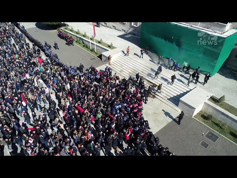 Top News – Vetëm kërpudha ka rënë nga revolucioni i PD-së