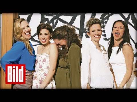 „Vorstadtweiber“ ziehen blank (Milf / Desperate Housewives / House of Cards)