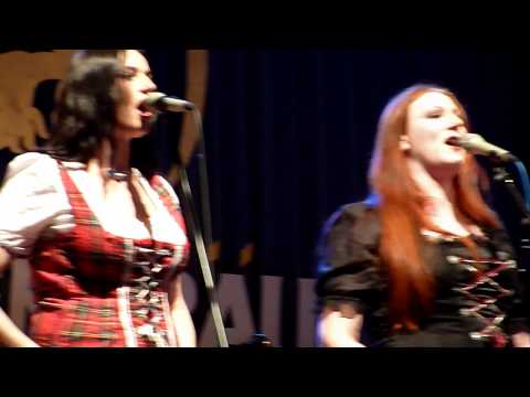 Die sexy Ladys, die Raith Schwestern im Loewenbraeukeller  www. muenchenfenster.de