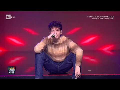 Luigi Strangis con "Stai bene su tutto" - Radio2 Social Club 19/12/2023