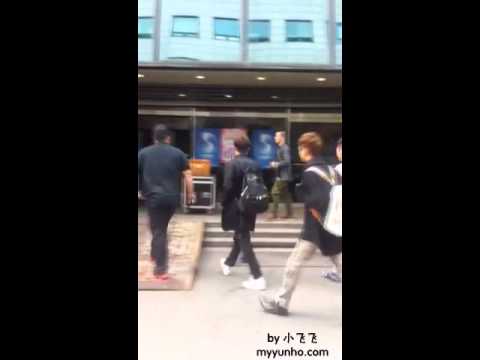 [MyYunho]121005 TVXQ on the way to KBS Music Bank (by 小飞飞)