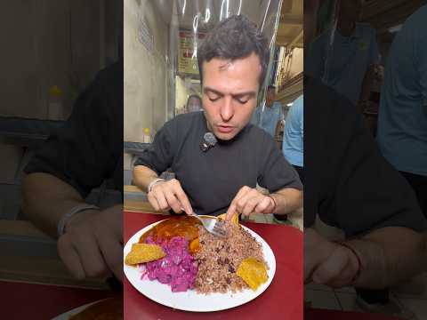 Así es comer en el Mercado Central de San José🍛#shorts  #costarica  #mercadocentral #food #puravida