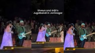 Shreya Ghoshal and Arijit Singh performing togethe