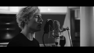 Video thumbnail of "Christopher - Heartbeat (Official Acoustic Video)"
