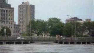 preview picture of video 'Cedar Rapids Flooding -- June 11, 2008'