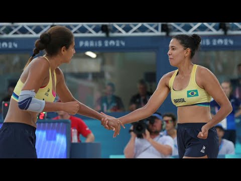 Duda e Ana Patrícia mantêm 100% de aproveitamento no vôlei de praia | AFP