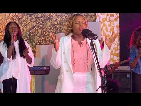 Ryione Mauwa - Oli mutukuvu (uganda worship)