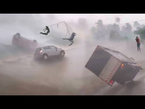 Unbelievable footage: hurricane, 203 km/h wind and flood in Sao Paulo.