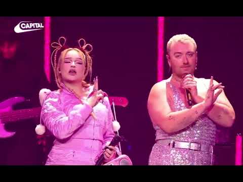 Stan Twitter: Audience member screams in terror at Sam Smith and Kim Petras performance