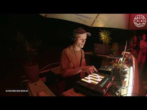 Admo (live) | themuddshow