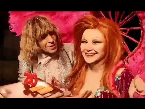 ✅  De Las Vegas a Villena: Alaska y Mario celebran sus 20 años de matrimonio sobre las tablas de un