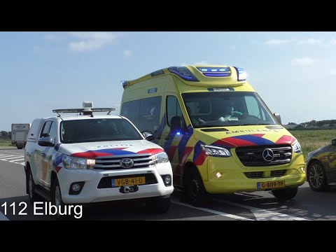 Politie hindert spoedambulance 10-117 naar een melding in de Koog op Texel