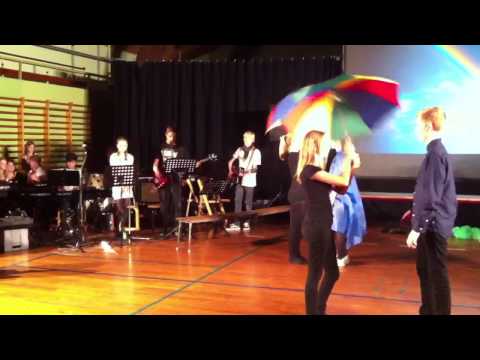 August synger rimeligt godt...