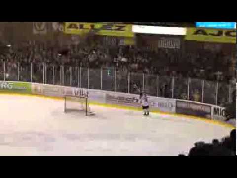 James DESMARAIS EHC Visp ovationné par le public ajoulot le 04 01 2014   HD