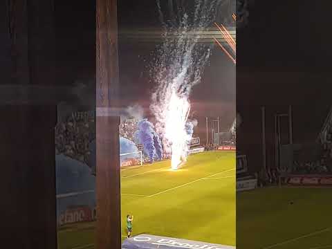 "Independiente Rivadavia y un recibimiento histórico #fútbol #soydeleste" Barra: Los Caudillos del Parque &bull; Club: Independiente Rivadavia