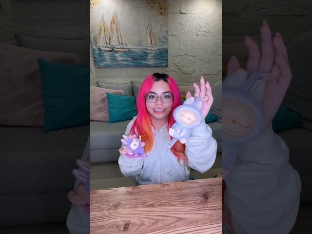 Vídeo relacionado con JAWUZ Ropa para Labubu de 17 cm, Ropa para Labubu incluye un vestido y un lazo para el cabello Color naranja (sin muñeca)