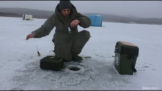 Рыбалка зимой на озере парном