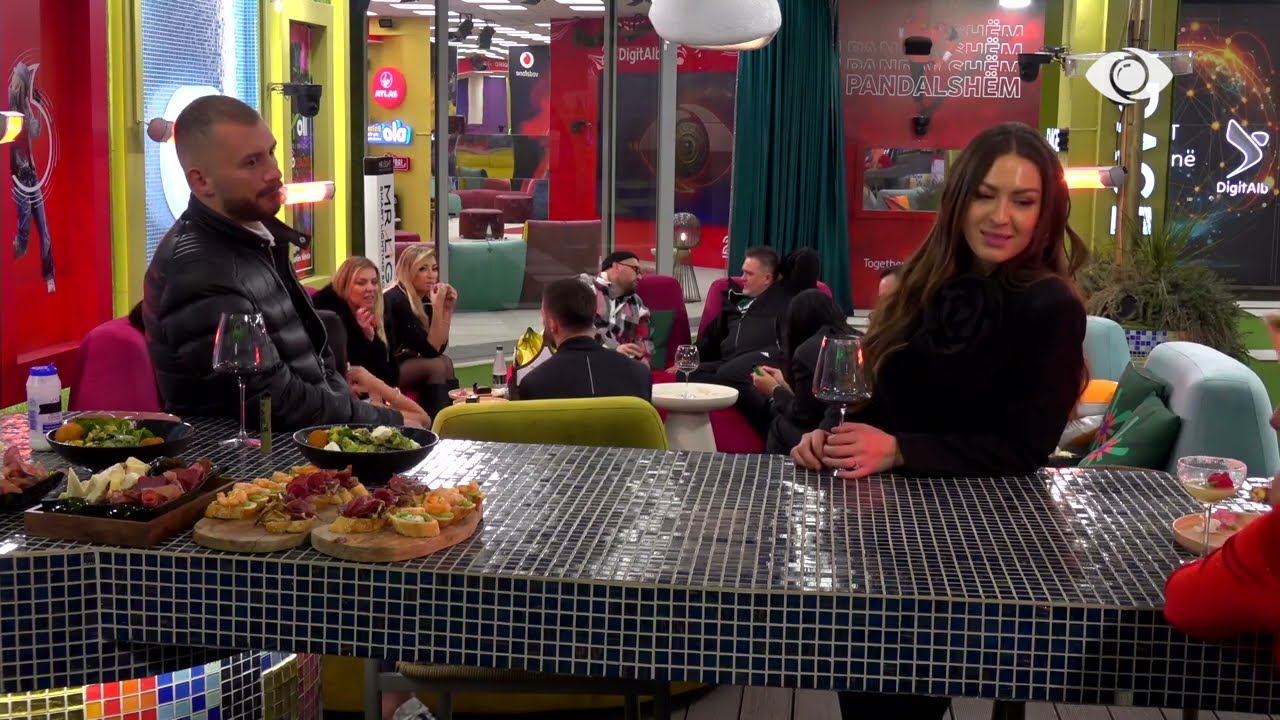 Françeska-Romeos: E dashura jote bën lojë, ti ngulesh si pykë gjithandej