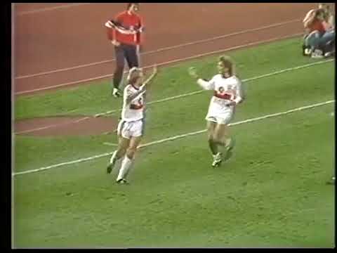 Jurgen Klinsmann (Stuttgart) - 31/10/1987 - Stuttgart 4x1 Bayer Leverkusen - 2 gols