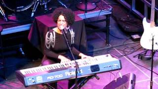 Laura Izibor - Don&#39;t Stay