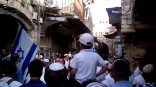 preview picture of video 'Dancing threw sha'ar shchem on yom yerushalyim'