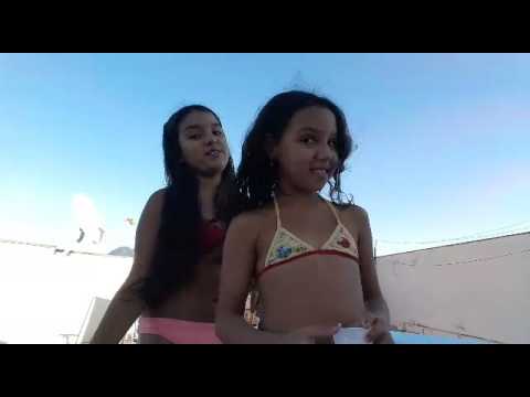 Desafio na piscina com participação da minha estephane 