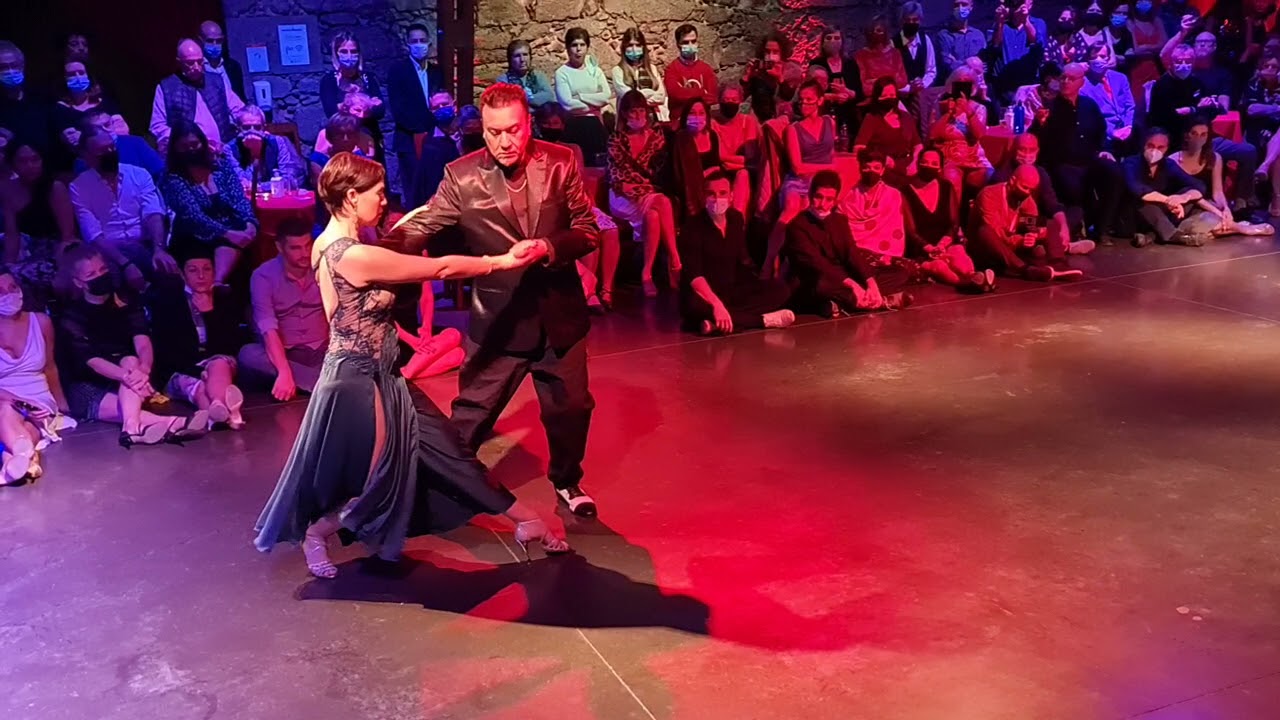 Juana Sepulveda y Chicho Frúmboli.  El motivo - A. Troilo y A. Piazzolla.  MAA Nov'21