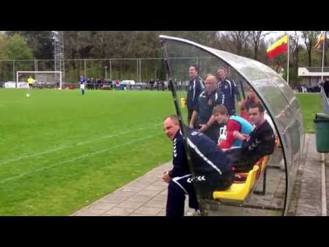 Ontlading bij rode kaart Fred van Zutphen (AGOVV)door Veluwse "Boys"