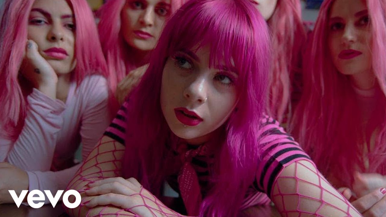 Girli — Hot Mess