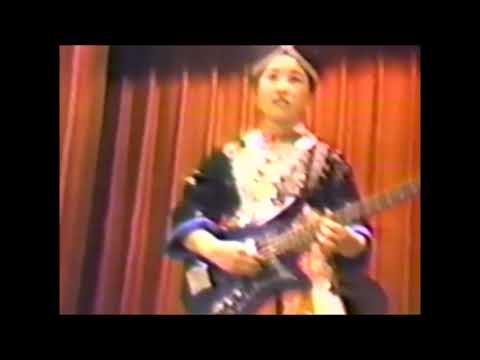 "Ntxhais Lojleeb" Band Hmong Omaha New Year 1983  [Chotto Matte Kudasai/Never Say Goodbye]