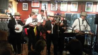 Earls of Leicester "I'll Go Steppin' Too"