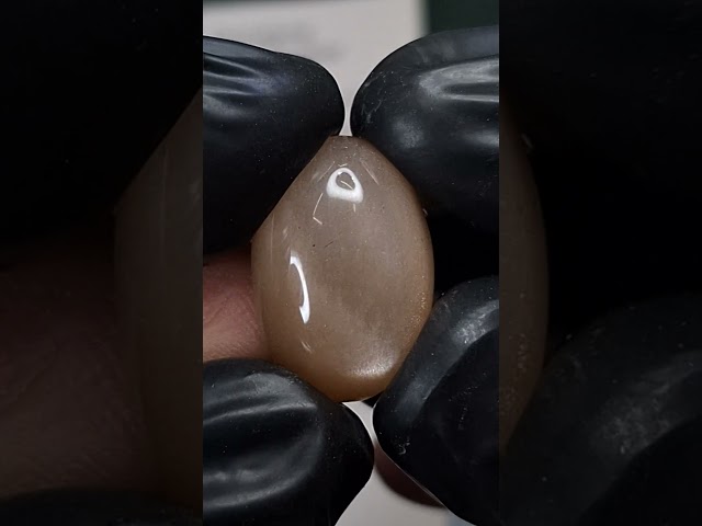 حجر الشمس الطبيعي مفحوص و موثق بشهادة مختبر