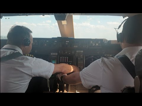 BOEING 747  TAKEOFF from ATLANTA.  At V1 (decision  speed) Captain remove his hand from d throttles