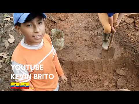 Asiendo la  pesina secreta 🏊🏊. (KEVIN BRITO)..