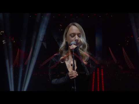 ספיר סבן  ,מישהו הולך תמיד איתי, מופע "זוכרים" 2017, בריכת הסולטן ירושלים ,במאי: יצחק זוננשיין