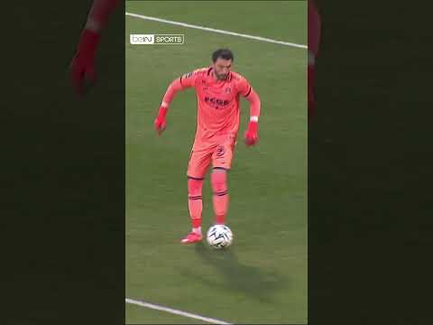 😳 Le gardien de Nancy oublie les règles du football...... et ça offre un but magnifique à Annecy !!