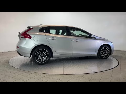Volvo V40 D2 - Momentum Edition - Low Mileage Hig - Image 2
