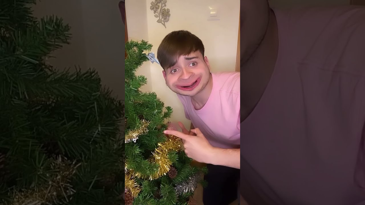 Cuando MONTAS el ARBOL de NAVIDAD con TU FAMILIA🎄👨‍👩‍👦‍👦 #shorts