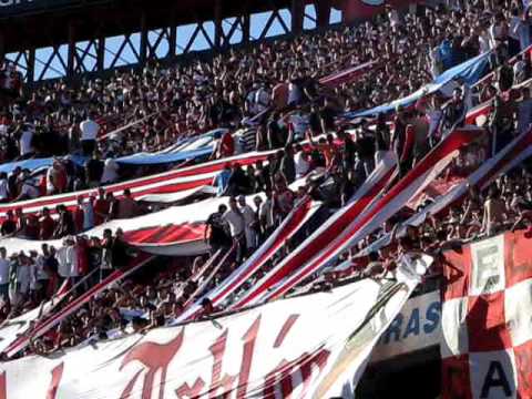"Vamos todos a la boca, se la vamos a quemar..." Barra: Los Borrachos del Tablón • Club: River Plate