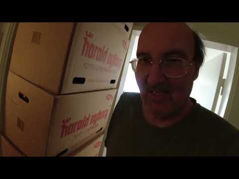 MongoTV_9121 - 30 GRADER VARMT OG LUMMERT I MIN STUE OG DRIKKER GLAS BILLIG KOLD COLA