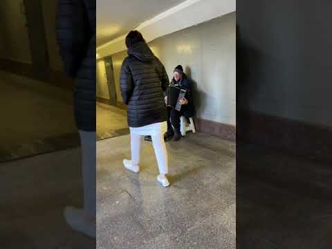 Дедулечка очень круто играет на баяне Полет Шмеля