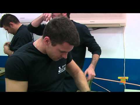15/04/14 – El curso de climatización de la escuela de oficios de La Nucía forma a 15 desempleados